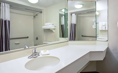 La Quinta Inn & Suites by Wyndham Tucson Airport