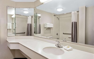 La Quinta Inn & Suites by Wyndham Tucson Airport