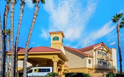 La Quinta Inn & Suites by Wyndham Tucson Airport