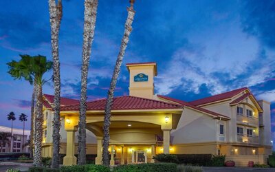 La Quinta Inn & Suites by Wyndham Tucson Airport