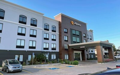 La Quinta Inn & Suites by Wyndham Tulsa Midtown