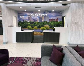 La Quinta Inn & Suites by Wyndham Tulsa Midtown