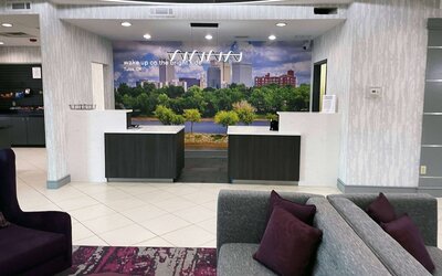 La Quinta Inn & Suites by Wyndham Tulsa Midtown