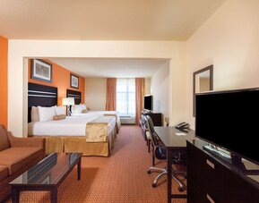 La Quinta Inn & Suites by Wyndham Tulsa Midtown