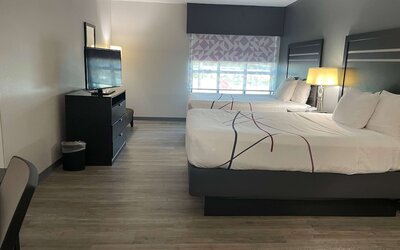 La Quinta Inn & Suites by Wyndham Tulsa Midtown