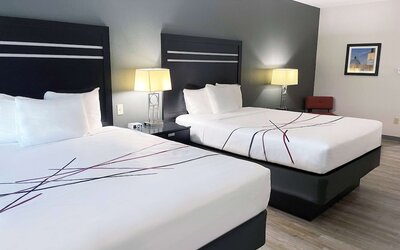 La Quinta Inn & Suites by Wyndham Tulsa Midtown