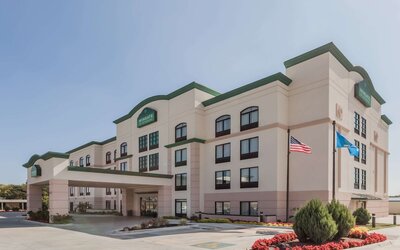 La Quinta Inn & Suites by Wyndham Tulsa Midtown