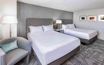 Room, 2 Queen Beds, Accessible, Bathtub
