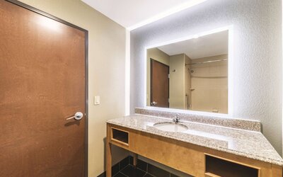 La Quinta Inn & Suites by Wyndham Tulsa - Catoosa Route 66