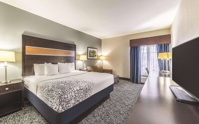 La Quinta Inn & Suites by Wyndham Tulsa - Catoosa Route 66