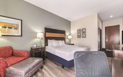 La Quinta Inn & Suites by Wyndham Tulsa - Catoosa Route 66