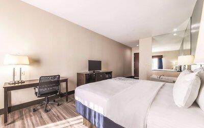 La Quinta Inn & Suites by Wyndham Tulsa - Catoosa Route 66