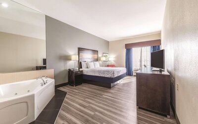 La Quinta Inn & Suites by Wyndham Tulsa - Catoosa Route 66