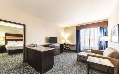 La Quinta Inn & Suites by Wyndham Tulsa - Catoosa Route 66