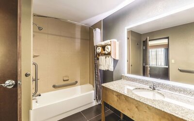 La Quinta Inn & Suites by Wyndham Tulsa - Catoosa Route 66