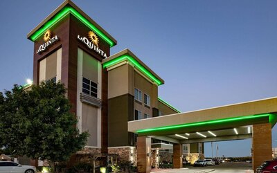 La Quinta Inn & Suites by Wyndham Tulsa - Catoosa Route 66
