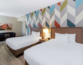 La Quinta Inn & Suites by Wyndham Tulsa Downtown/Route 66