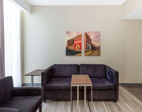 La Quinta Inn & Suites by Wyndham Tulsa Downtown/Route 66