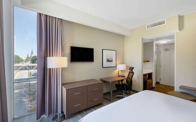 La Quinta Inn & Suites by Wyndham Tulsa Downtown/Route 66