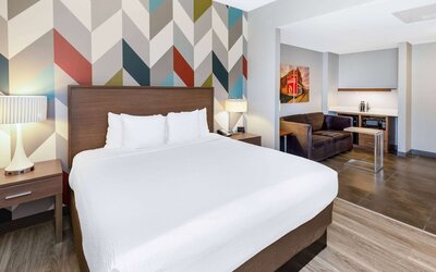 La Quinta Inn & Suites by Wyndham Tulsa Downtown/Route 66