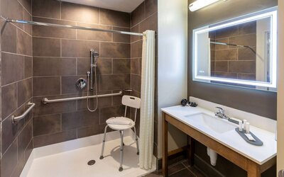 La Quinta Inn & Suites by Wyndham Tulsa Downtown/Route 66