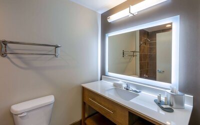La Quinta Inn & Suites by Wyndham Tulsa Downtown/Route 66