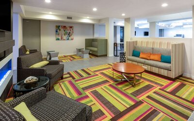 La Quinta Inn & Suites by Wyndham Tulsa Downtown/Route 66