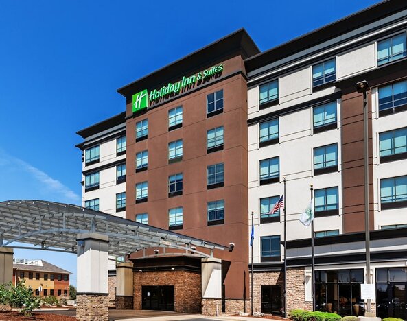Holiday Inn Hotel & Suites Tulsa South by IHG