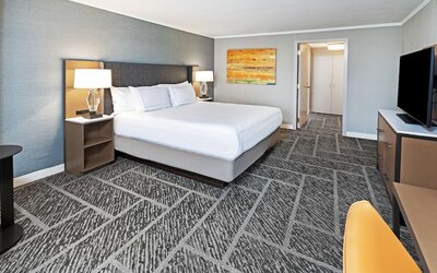 DoubleTree by Hilton Tulsa - Warren Place