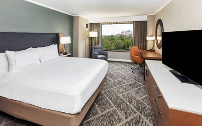 DoubleTree by Hilton Tulsa - Warren Place