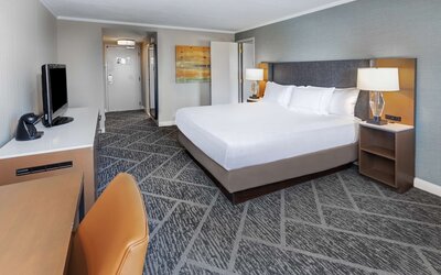 DoubleTree by Hilton Tulsa - Warren Place