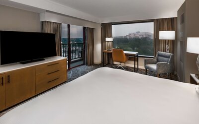 DoubleTree by Hilton Tulsa - Warren Place