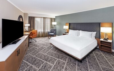 Room, 2 Queen Beds, Accessible, Bathtub