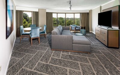 DoubleTree by Hilton Tulsa - Warren Place