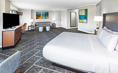 DoubleTree by Hilton Tulsa - Warren Place