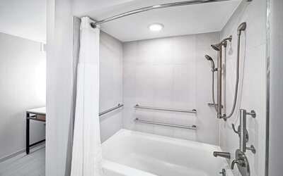 DoubleTree by Hilton Tulsa - Warren Place