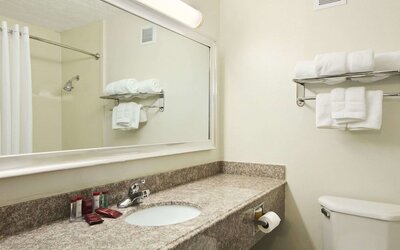 Courtyard by Marriott Tulsa Woodland Hills
