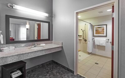 Courtyard by Marriott Tulsa Woodland Hills