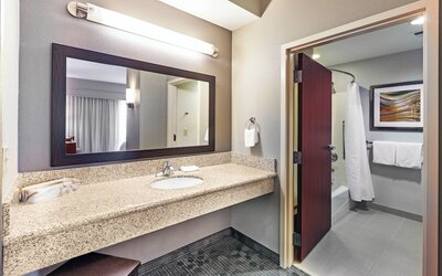 Courtyard by Marriott Tulsa Woodland Hills