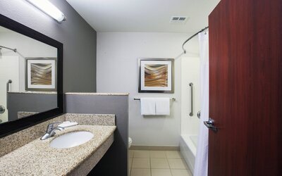 Courtyard by Marriott Tulsa Woodland Hills
