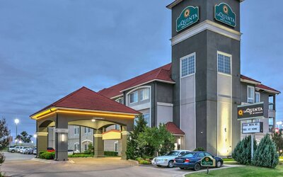 La Quinta Inn & Suites by Wyndham Tulsa Airpt / Expo Square