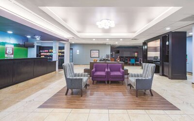 La Quinta Inn & Suites by Wyndham Tulsa Airpt / Expo Square