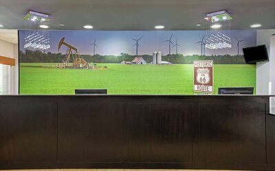 La Quinta Inn & Suites by Wyndham Tulsa Airpt / Expo Square