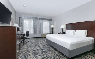 La Quinta Inn & Suites by Wyndham Tulsa Airpt / Expo Square