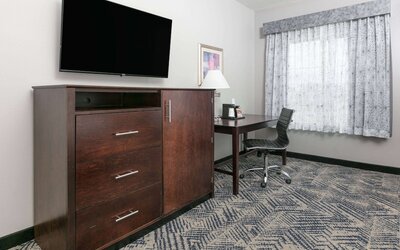 La Quinta Inn & Suites by Wyndham Tulsa Airpt / Expo Square