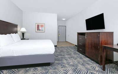 La Quinta Inn & Suites by Wyndham Tulsa Airpt / Expo Square