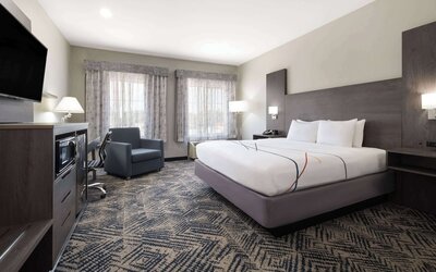 La Quinta Inn & Suites by Wyndham Tulsa Airpt / Expo Square