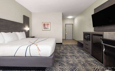 La Quinta Inn & Suites by Wyndham Tulsa Airpt / Expo Square