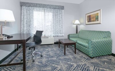 La Quinta Inn & Suites by Wyndham Tulsa Airpt / Expo Square