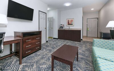 La Quinta Inn & Suites by Wyndham Tulsa Airpt / Expo Square